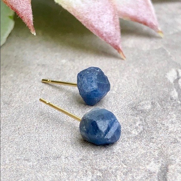 🆕 Raw Sapphire Crystal Stud Gemstone Earrings,gold posts - Picture 3 of 6